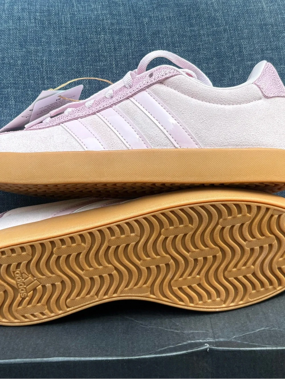 Adidas girl’s soft Pink with shimmering pink Sneakers youth 4.5, women’s 5.5